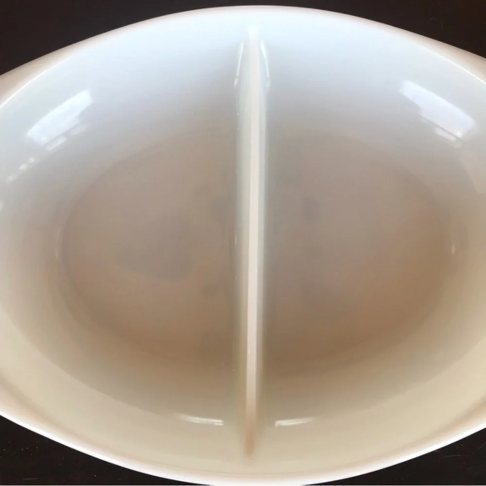 Vintage PYREX Oval‎ 1.5Q Divided Casserole Dish Milk Glass #1063